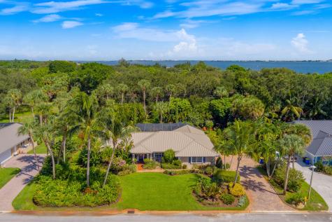 10 Knowles Road Sewalls Point FL 34996